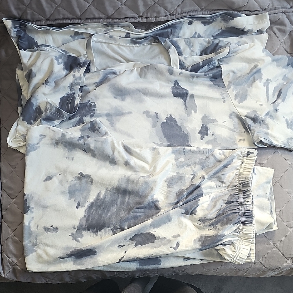 SHEIN Gray and White Tie-Dye Pajama Set